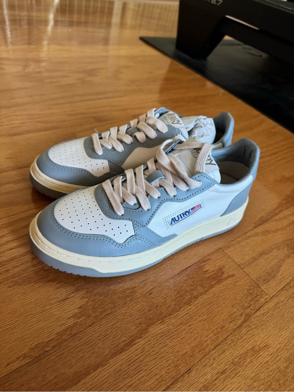 Autry Medalist Leather Low-Top Sneakers NWT